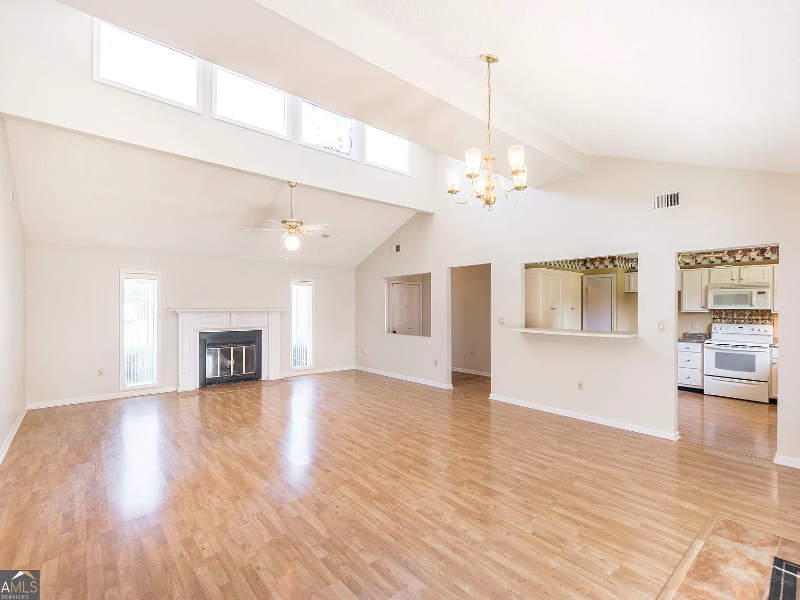 105 Vinewood Ct - Photo 3 of 16