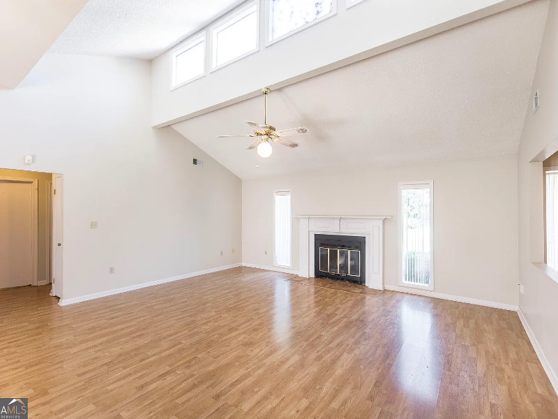 105 Vinewood Ct - Photo 4 of 16