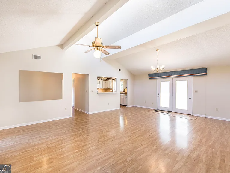 105 Vinewood Ct - Photo 5 of 16