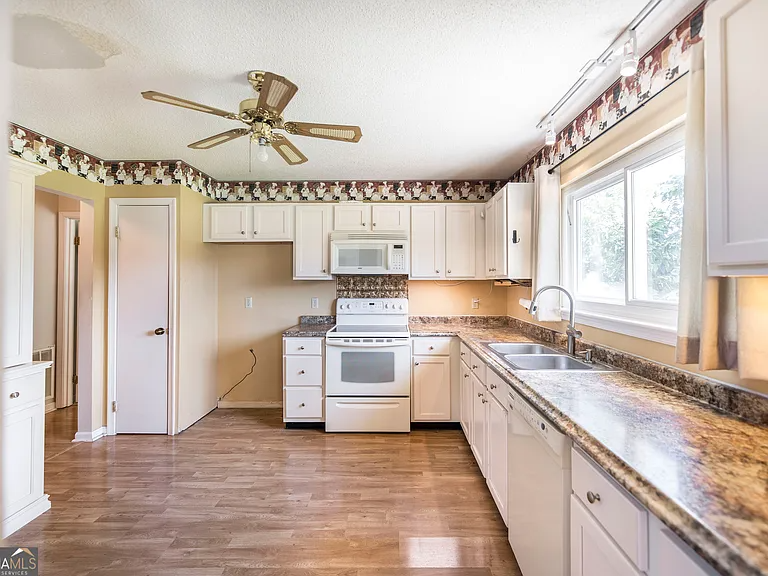 105 Vinewood Ct - Photo 6 of 16