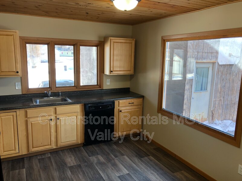 424 6th Avenue Northeast - Photo 3 of 20