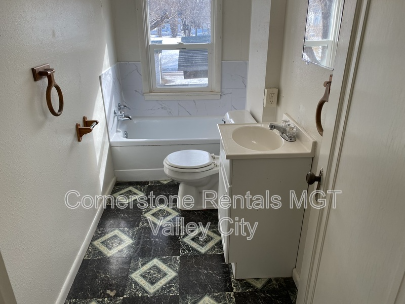 424 6th Avenue Northeast - Photo 5 of 20