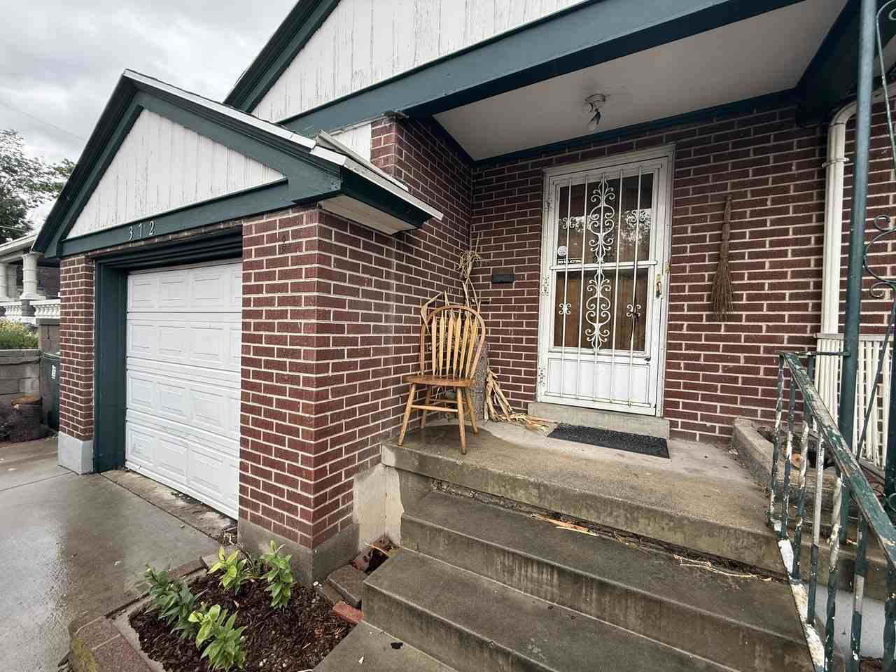 372 E 2700 S #A - BB - Photo 2 of 21