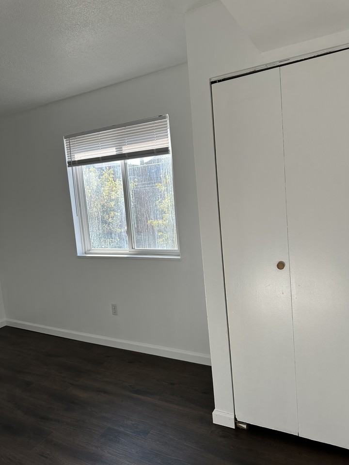 184 East Market Street - Photo 5 of 22