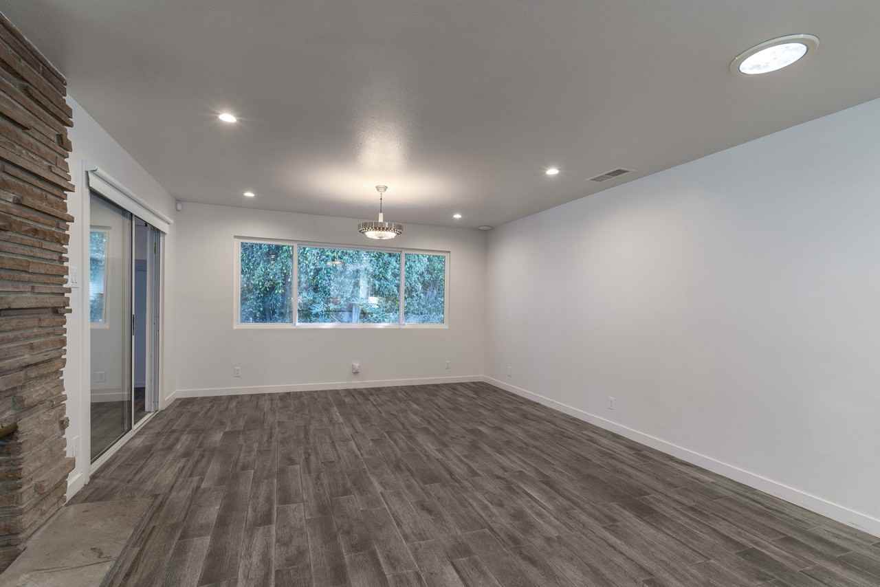 129 E Loop Dr - Photo 2 of 20