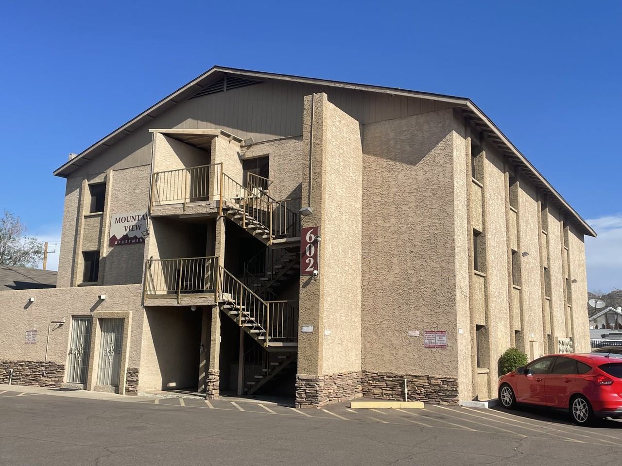 Mountain View Apartments - Photo 4 of 40