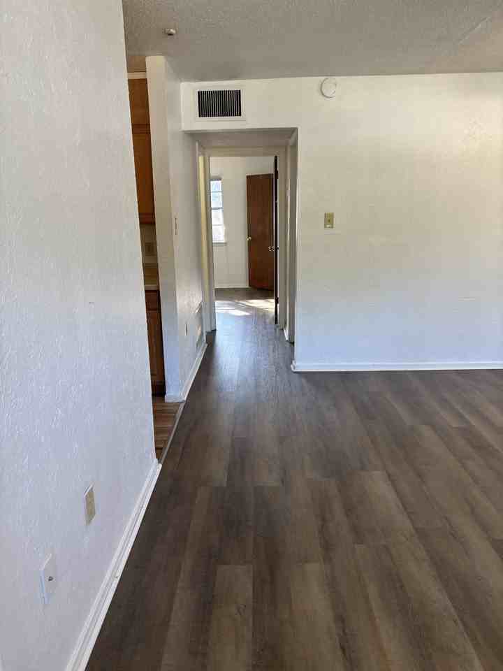 501 Darby Lane - Photo 3 of 50