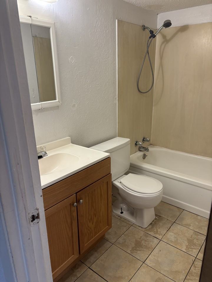 501 Darby Lane - Photo 7 of 50