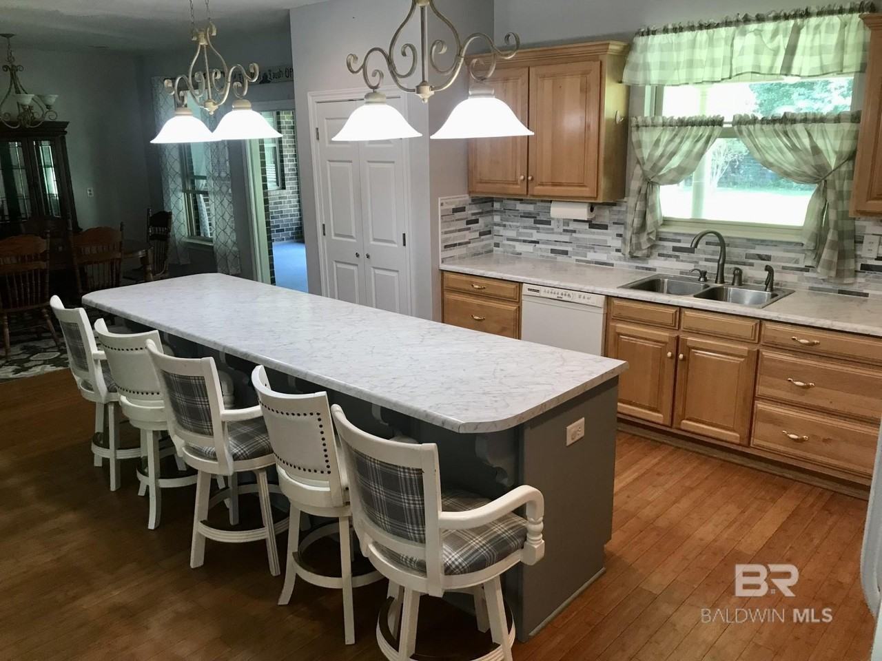 10733 Aspinwall Rd - Photo 3 of 25