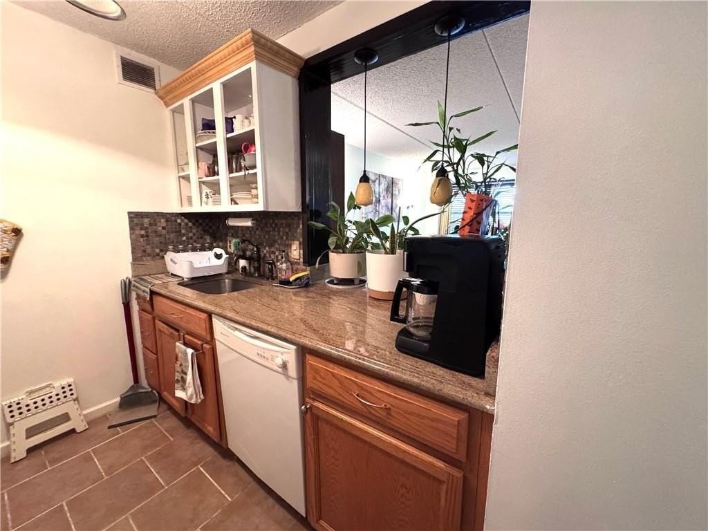 7914 Rockaway Beach Blvd #3L - Photo 3 of 14