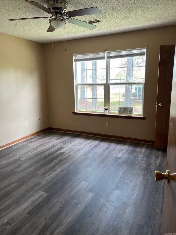 1007 Skillern - Photo 4 of 5