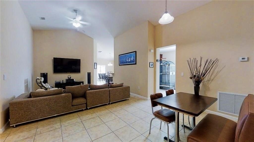 1296 Lexington Manor Southwest - Photo 3 of 24