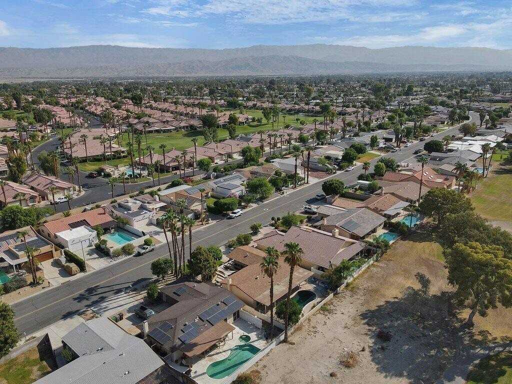 76795 New York Ave - Photo 3 of 35