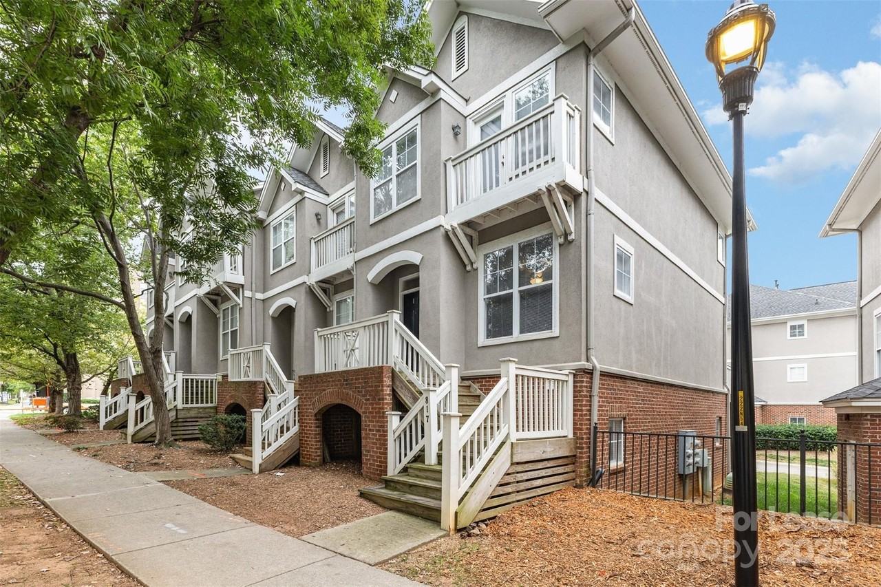 817 West 4th Street - Photo 3 of 31