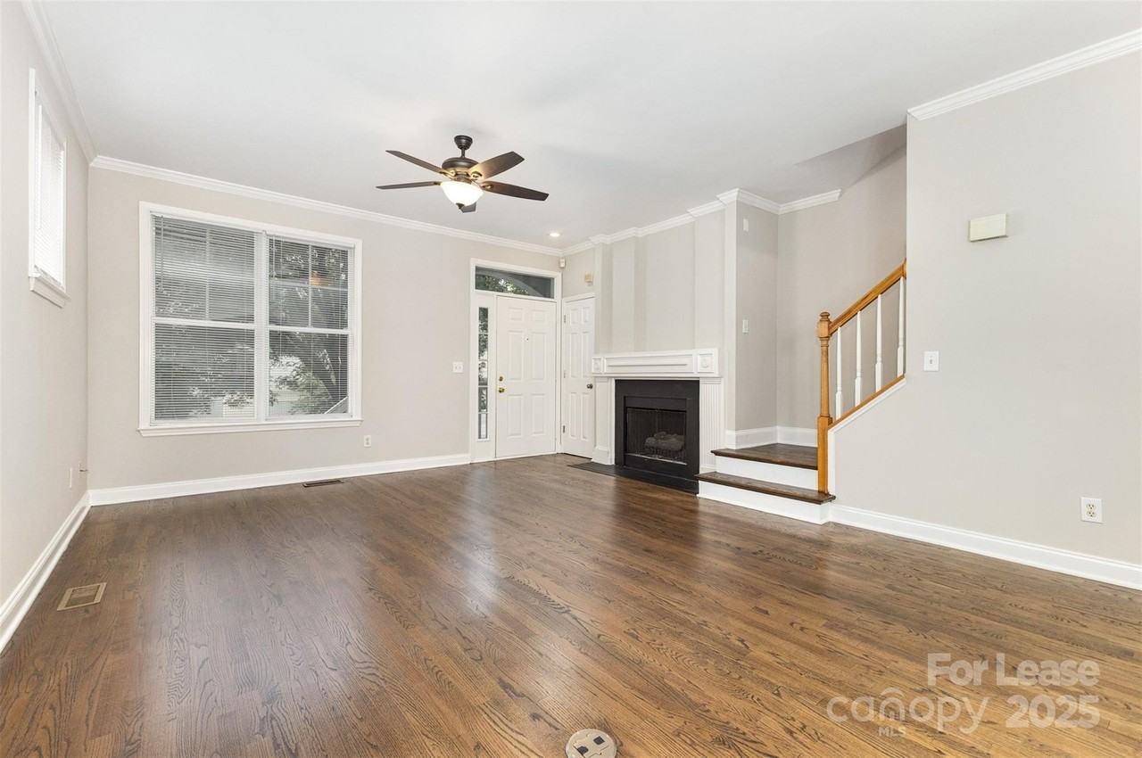 817 West 4th Street - Photo 5 of 31