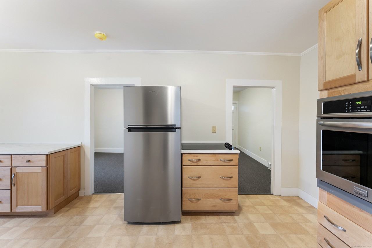 78 Smith St - Photo 3 of 10