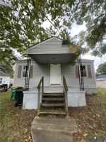 featured image of 2403 Oaklawn Blvd