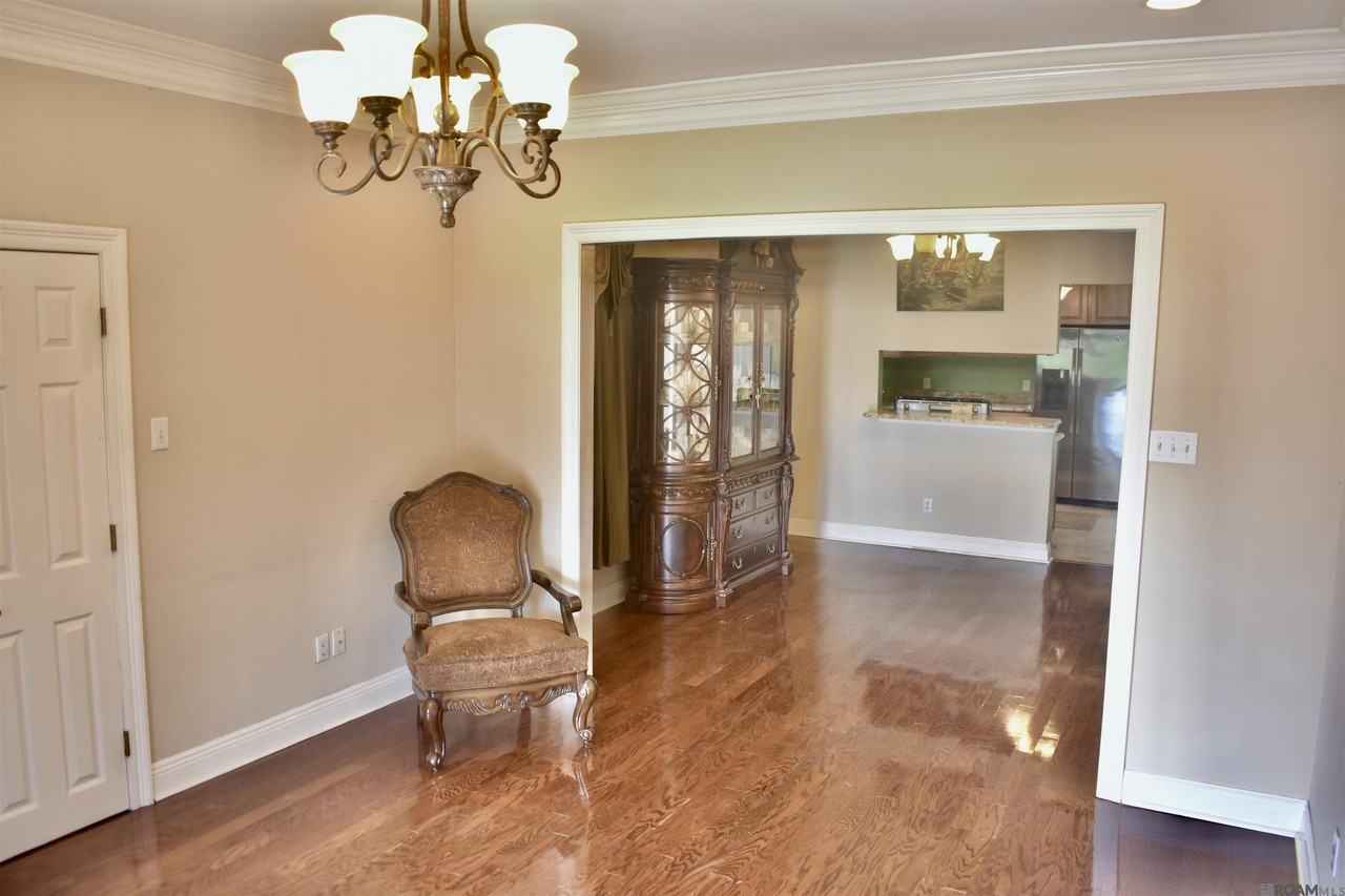 9129 Nelson St - Photo 3 of 12