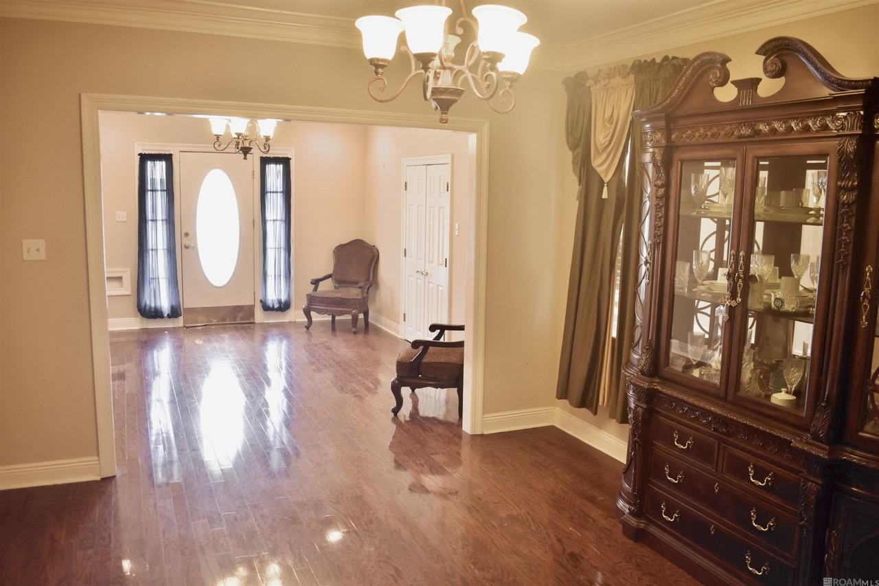 9129 Nelson St - Photo 4 of 12