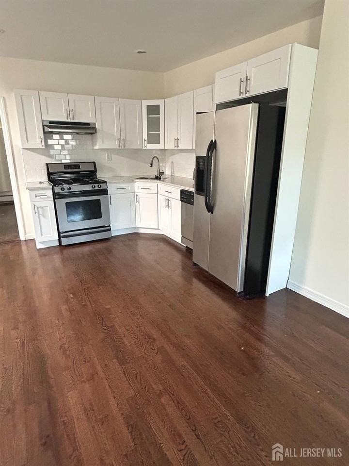 259 Grove St #3 - Photo 3 of 7