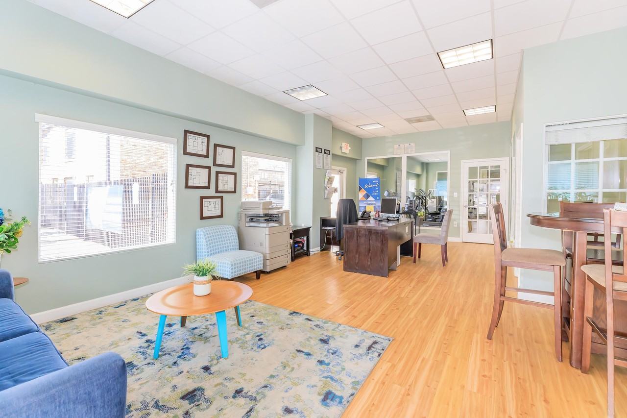 Tiffanys at the Galleria II - Photo 7 of 40