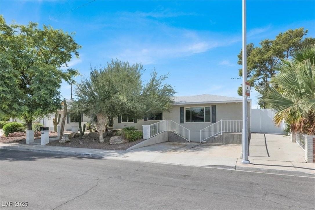 1600 Eaton Dr - Photo 2 of 41