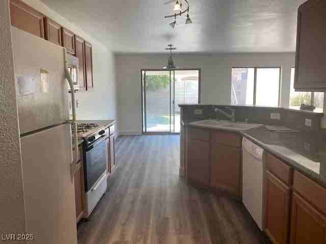 9645 Deer Park Ave - Photo 7 of 20