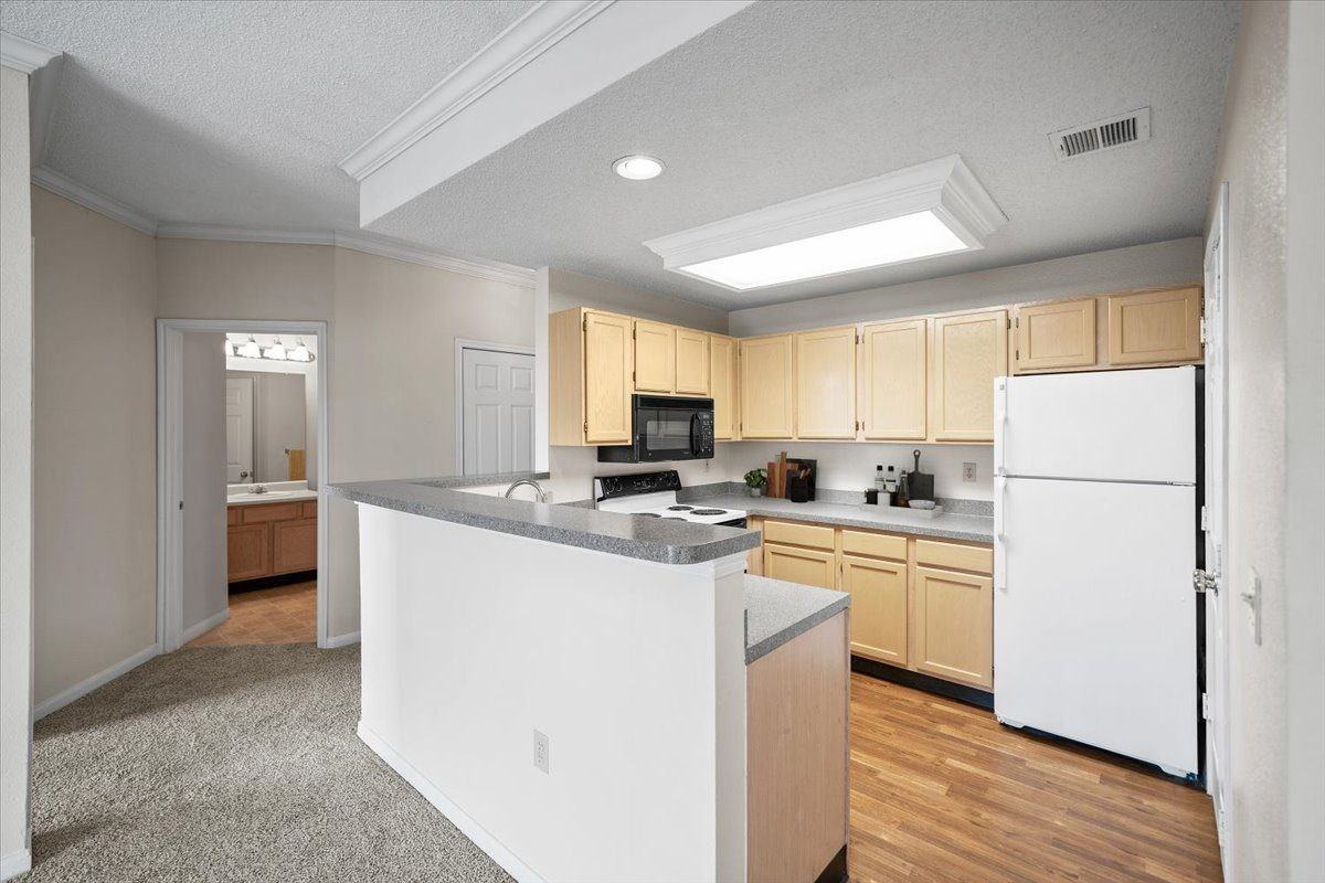 The Claremont Apartment Homes - Photo 6 of 34