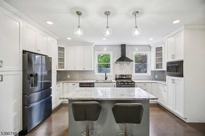 195 Harrison Ave - Photo 6 of 26