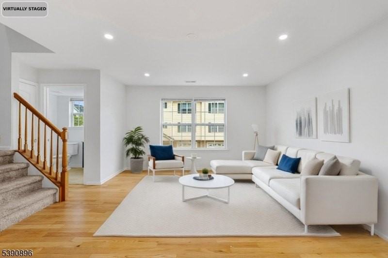 8 Alfred Ave - Photo 2 of 31