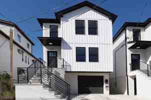 featured image of 27 Robert St