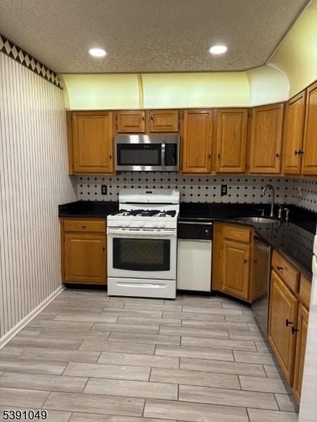 77 Howard St - Photo 3 of 14