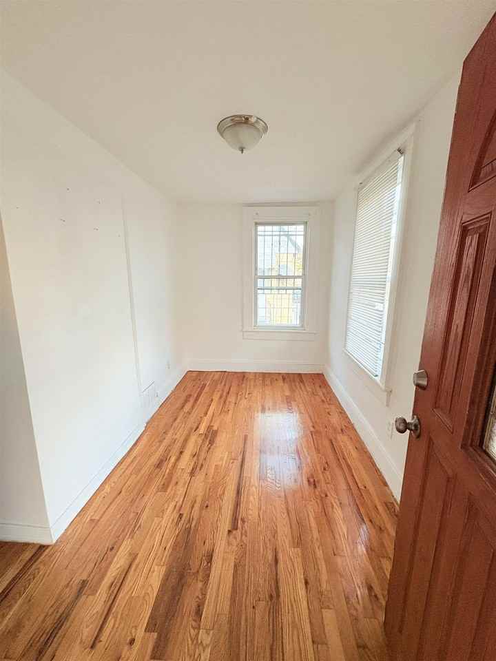 189 Garfield Ave #1 - Photo 2 of 7