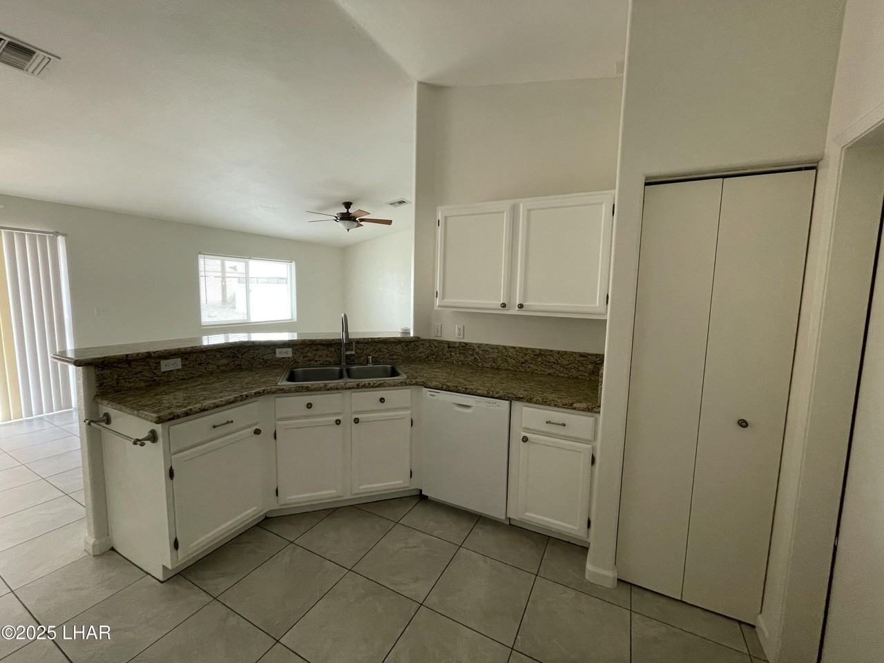 3917 Montezuma Dr - Photo 2 of 15