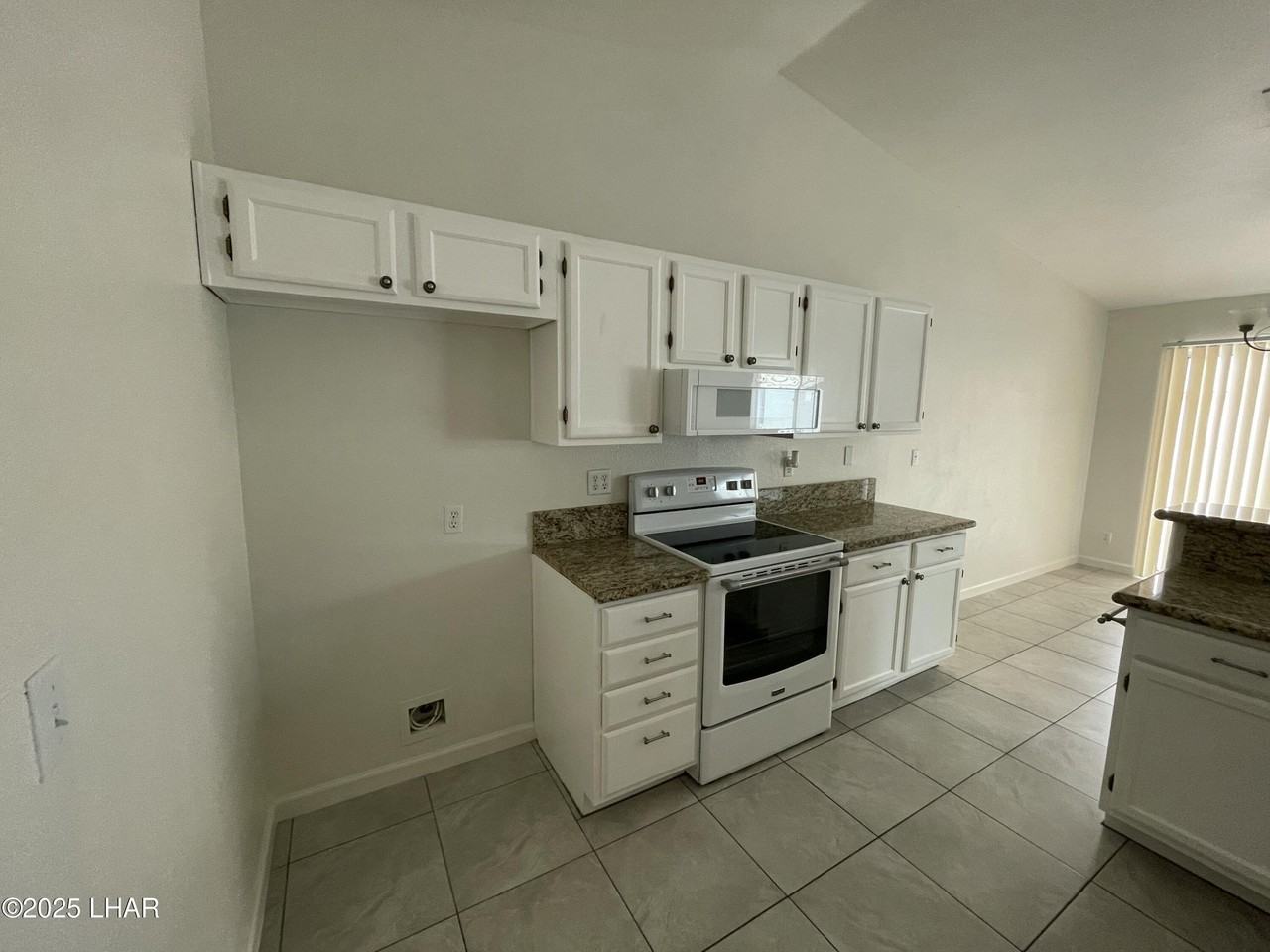 3917 Montezuma Dr - Photo 3 of 15