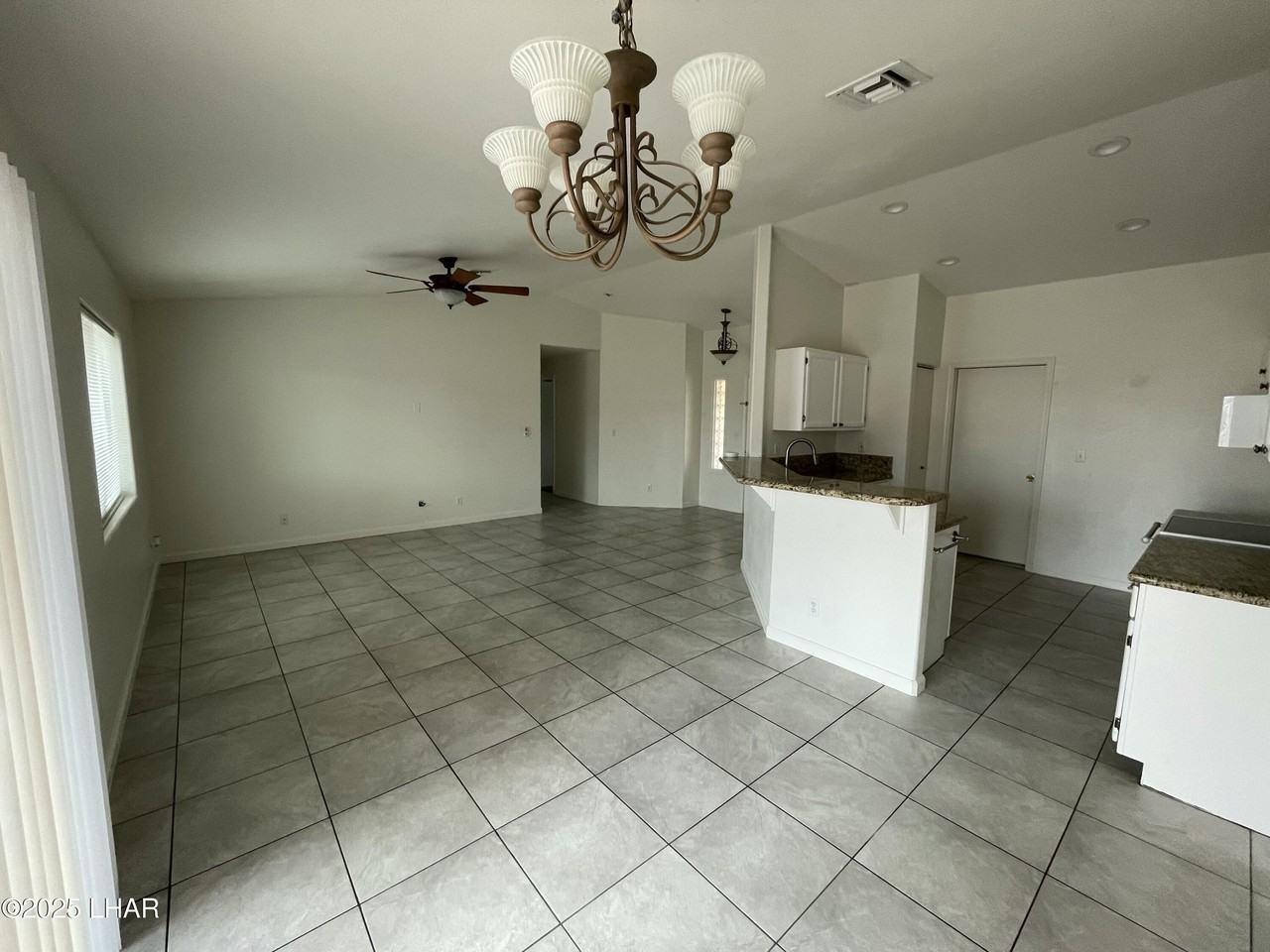 3917 Montezuma Dr - Photo 4 of 15