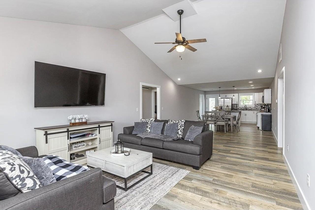 647 Four Winds Dr - Photo 2 of 7