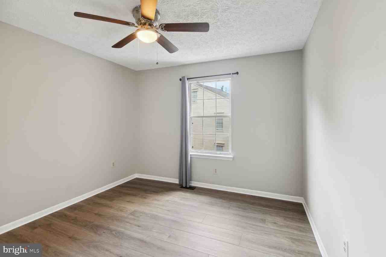 1605 Woodview Ct - Photo 4 of 10