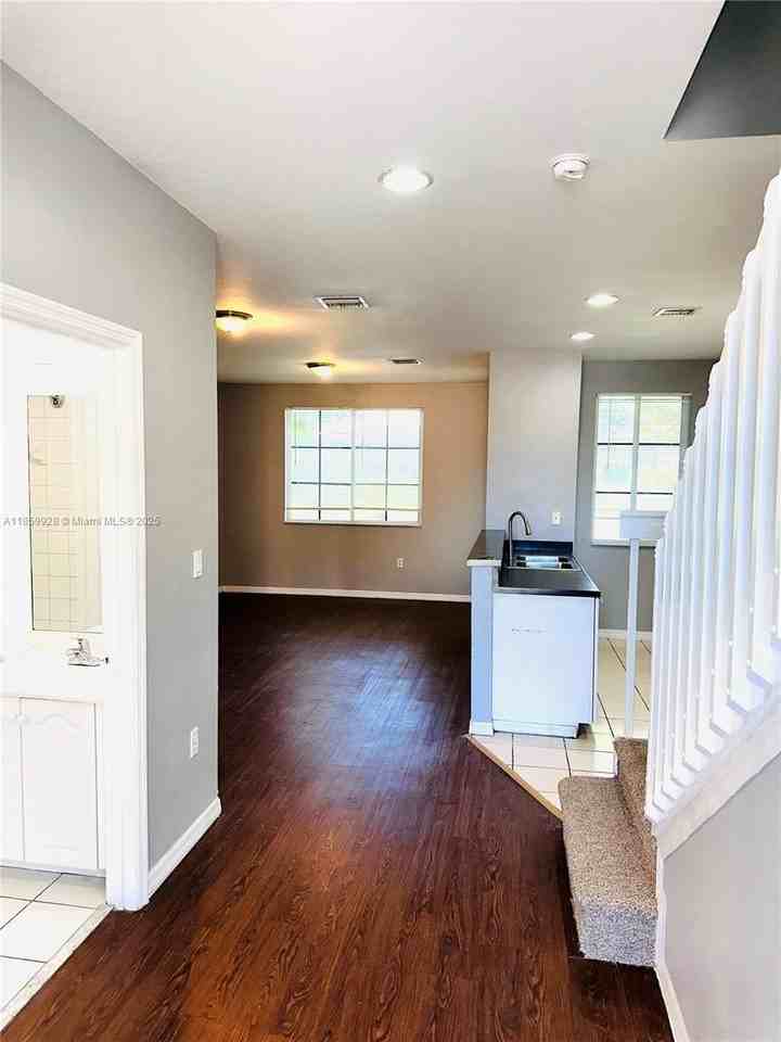 6053 Sw 19th Pl - Photo 3 of 22