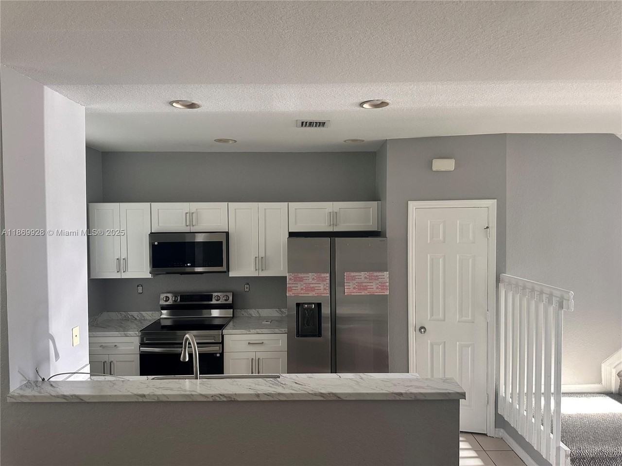 6053 Sw 19th Pl - Photo 5 of 22