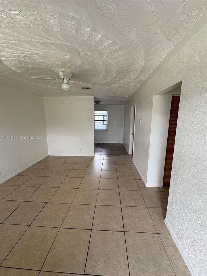 4120 Sw 19th St #1 - Photo 2 of 11