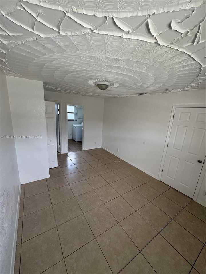 4120 Sw 19th St #1 - Photo 5 of 11