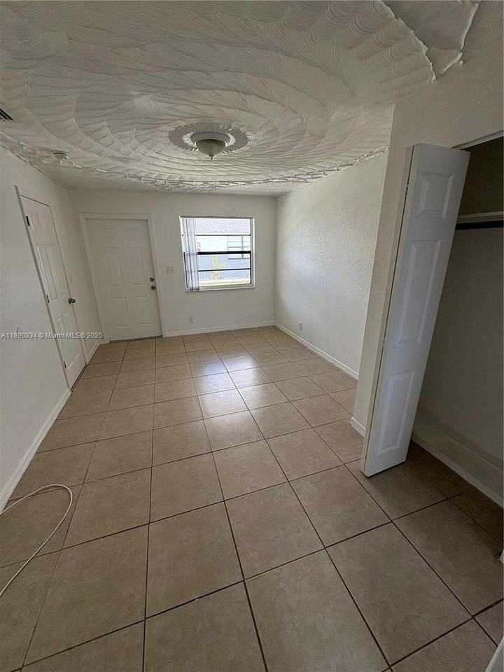 4120 Sw 19th St #1 - Photo 7 of 11