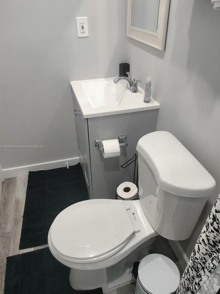 3161 Northwest 4th Street #B - Photo 6 of 8