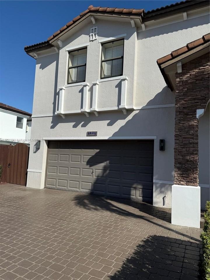 1535 Sw 145th Ave #1535 - Photo 3 of 8