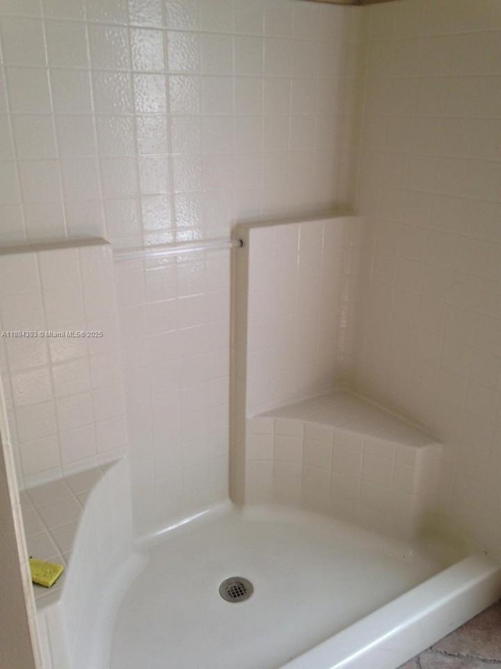 4634 Sw Eagle St - Photo 4 of 16