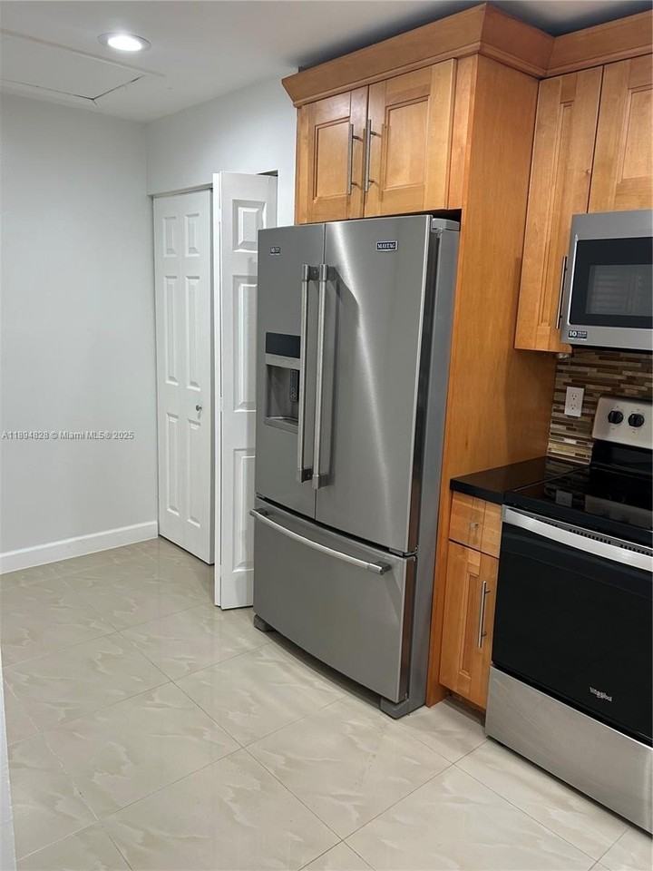 20730 Ne 8th Ct #204-16 - Photo 7 of 14