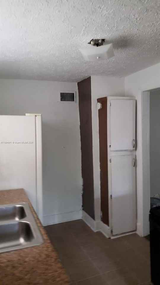 1517 Logan St #0 - Photo 4 of 30