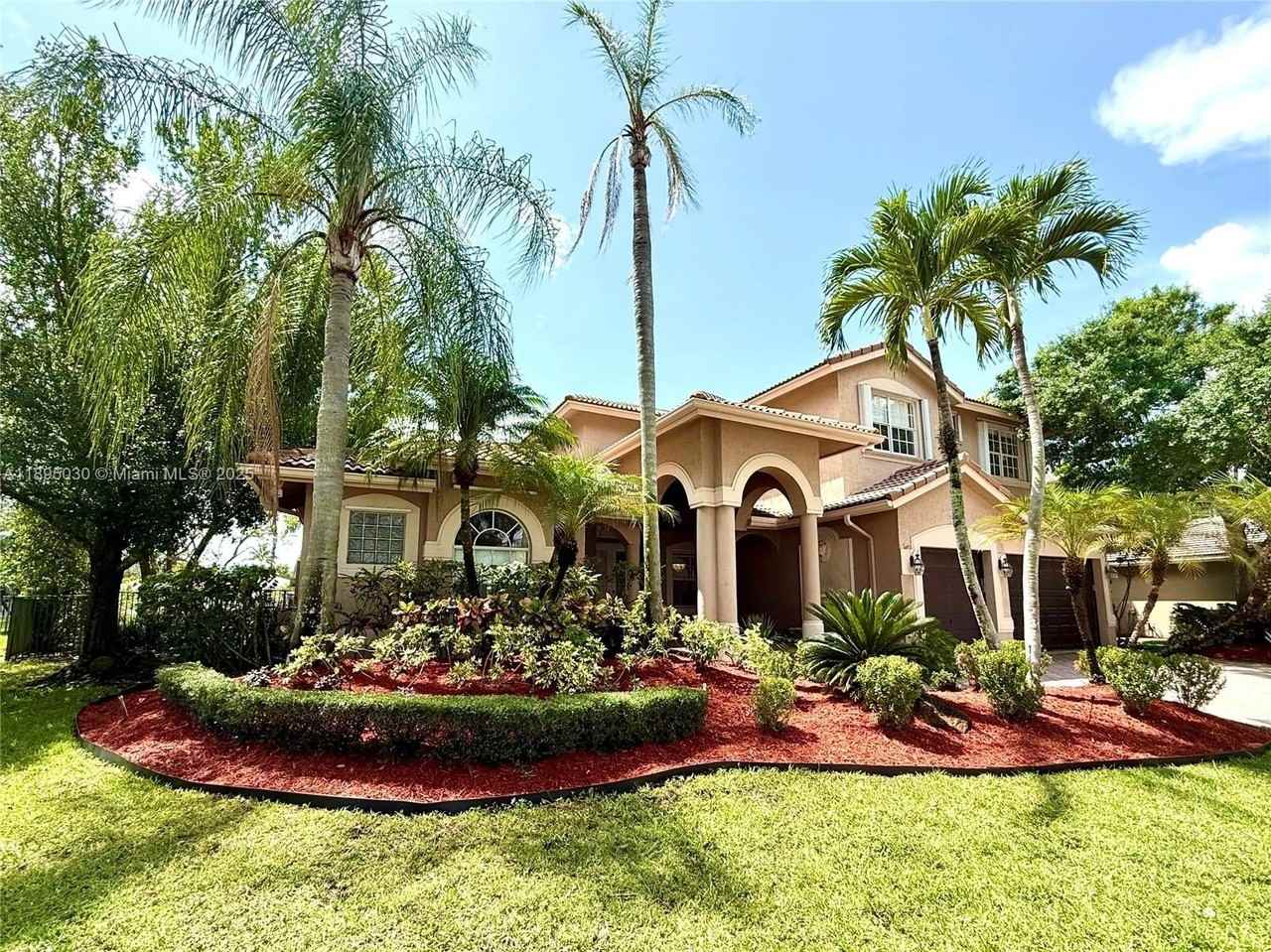 2547 Montclaire Cir #2547 - Photo 2 of 9