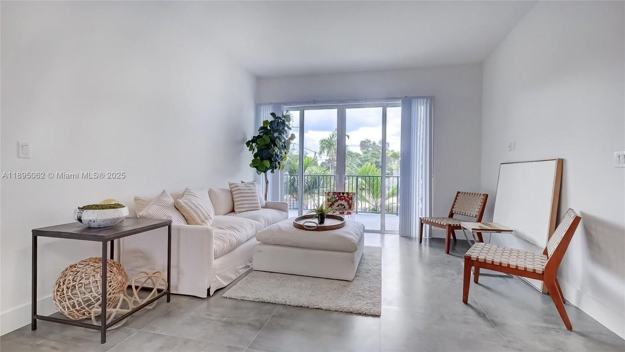 2010 Southwest 25th Terrace #303 - Photo 6 of 17